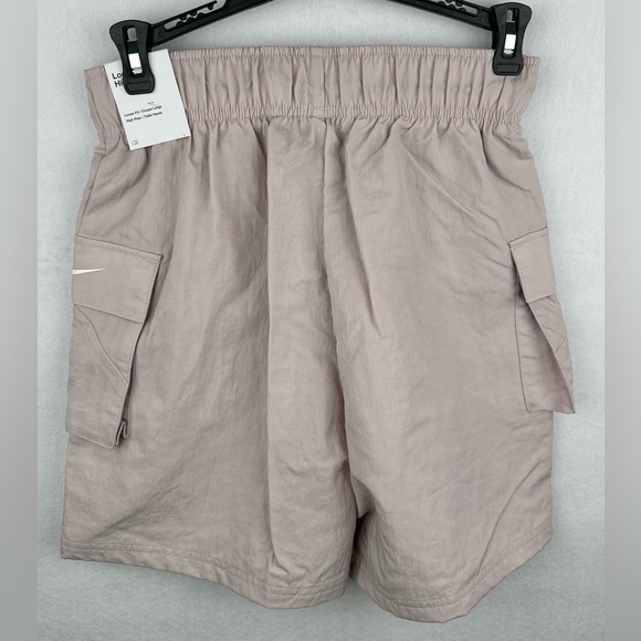 Nike Women’s Nylon Essential Mauve Woven Shorts MSRP 52.00 NEW Size XS - Picture 2 of 3